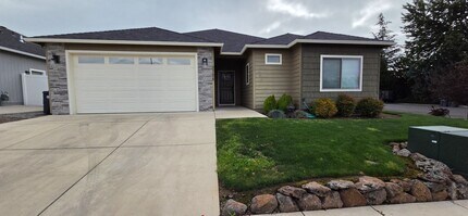 3704 Harper Wy in Medford, OR - Building Photo - Building Photo