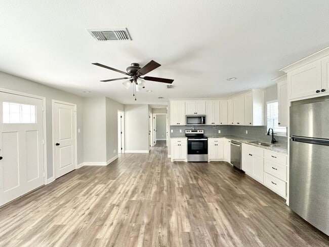 300 Pecan St in Gilmer, TX - Building Photo - Building Photo