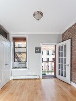 Avenue B in New York, NY - Building Photo