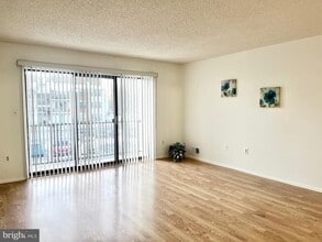 6 Kite Ct in Trenton, NJ - Building Photo - Building Photo