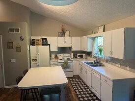 407 E Cherry St, Unit 409 in Mason, MI - Building Photo