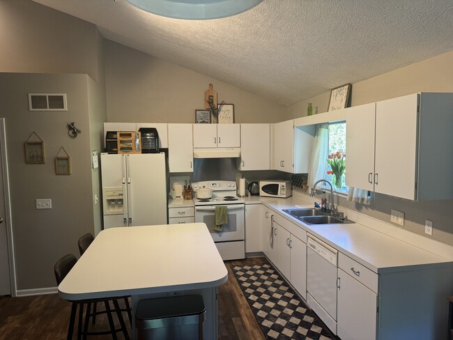 property at 407 E Cherry St