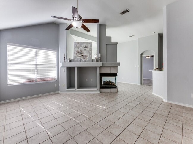 1305 Greenbriar Ln in McKinney, TX - Foto de edificio - Building Photo