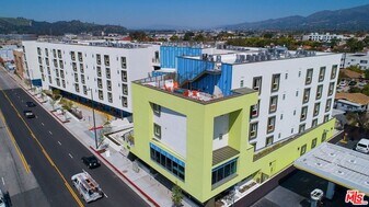 521 W Colorado St in Glendale, CA - Building Photo