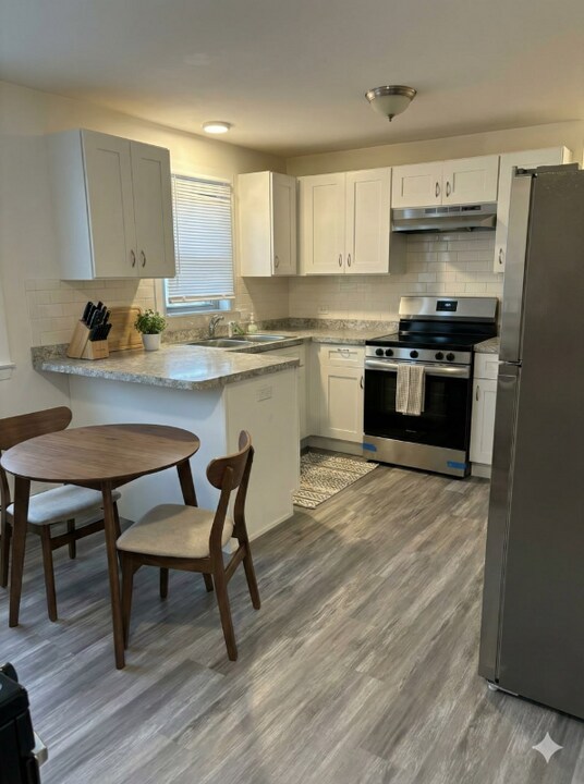 7344 W Belmont Ave in Chicago, IL - Foto de edificio