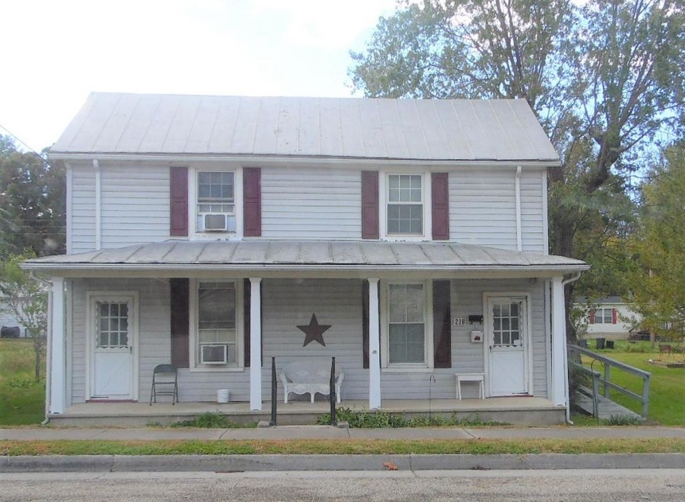 218 W 29th St in Buena Vista, VA - Building Photo