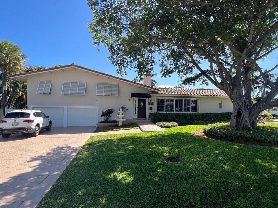 2500 NE 26th Ave in Fort Lauderdale, FL - Building Photo