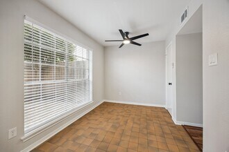 10345 Longmont Dr in Houston, TX - Building Photo - Building Photo