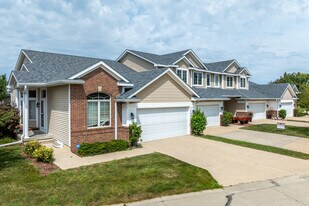 Williams Pointe Townhomes in Waukee, IA - Building Photo