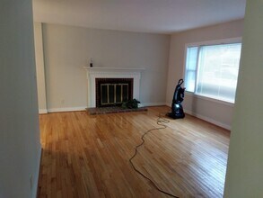 8806 Gayton Rd in Richmond, VA - Foto de edificio - Building Photo