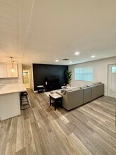 511 SW N Riverpoint Dr in Stuart, FL - Building Photo - Building Photo