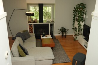 710 Redwood Ave in Corte Madera, CA - Foto de edificio - Building Photo