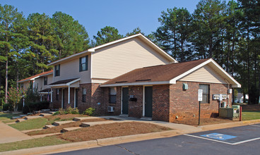 Pinewood Villas in Newnan, GA - Building Photo - Building Photo