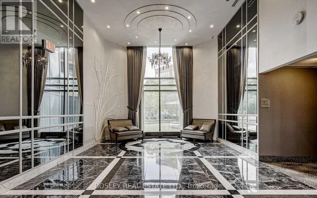 7608 Yonge St in Vaughan, ON - Building Photo - Building Photo