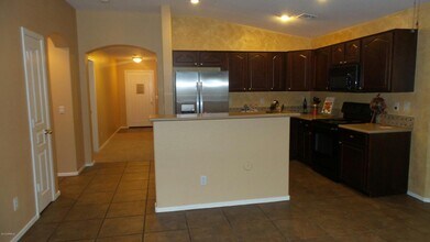 14082 W Rosewood Dr in Surprise, AZ - Building Photo - Building Photo
