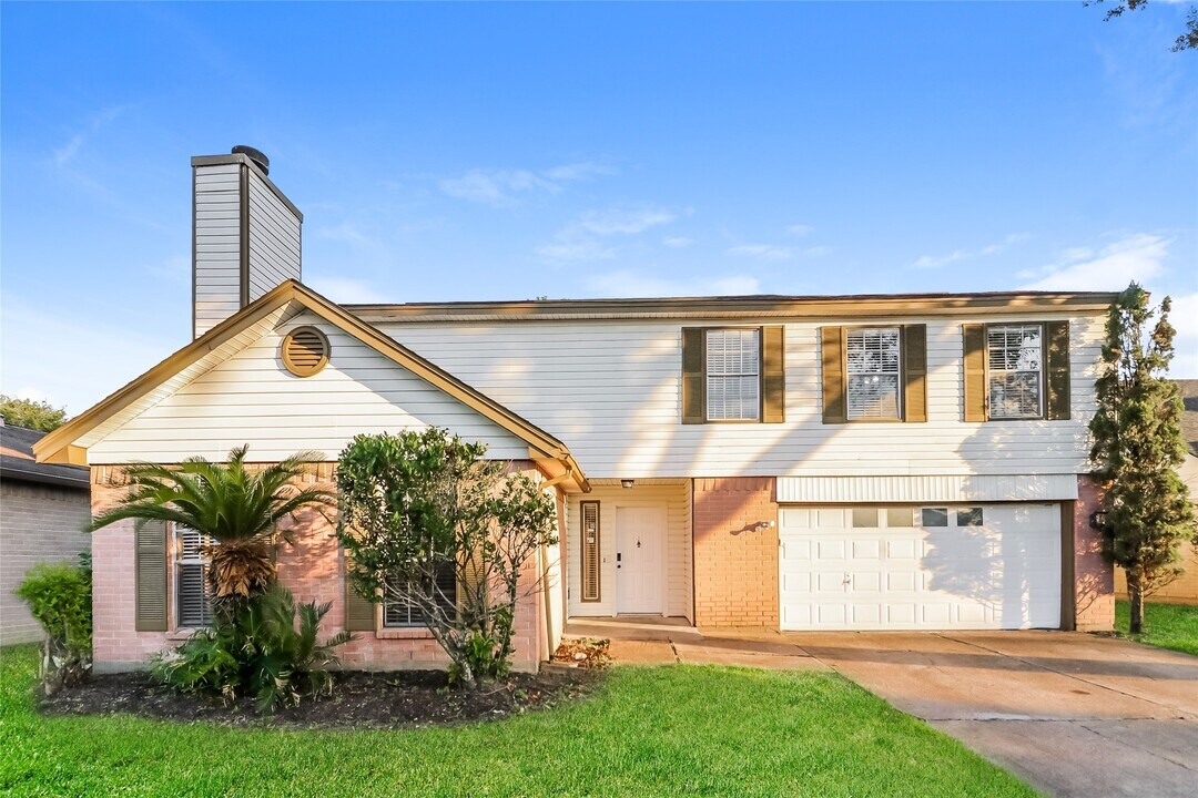14815 Oak Pines Dr in Houston, TX - Building Photo
