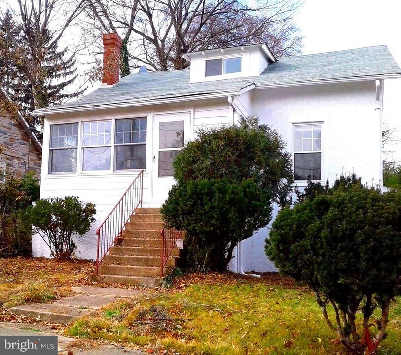 6406 45th Pl in Riverdale Park, MD - Building Photo