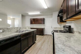 13975 Westfield Dr in Willis, TX - Building Photo - Building Photo