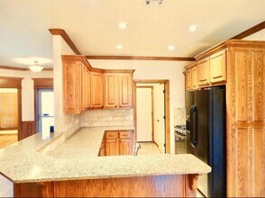566 W Alamo Ct Way in Mustang, OK - Building Photo - Building Photo