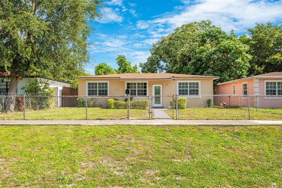 1351 NE 156th St in North Miami Beach, FL - Building Photo