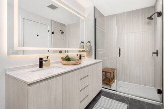 1311 W Randolph St, Unit 1401 in Chicago, IL - Building Photo - Building Photo