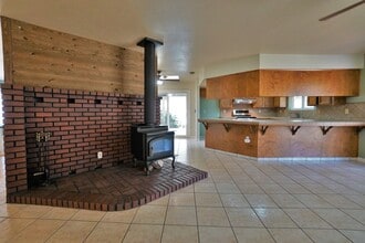 2475 Santa Lucia Ct in Hanford, CA - Building Photo - Building Photo