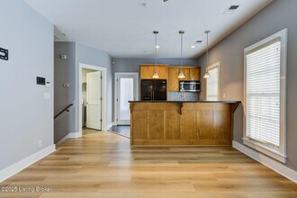 10606 Norton Commons Blvd in Prospect, KY - Building Photo - Building Photo