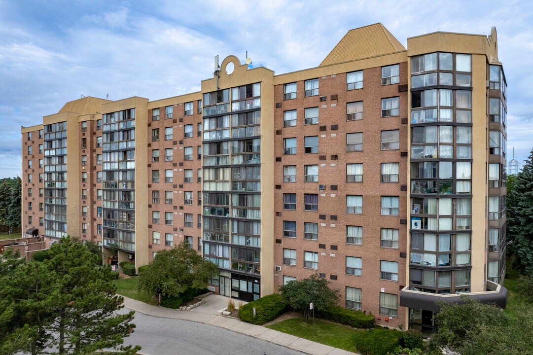 Brittania Place in Mississauga, ON - Building Photo