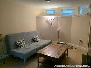 891 Huntington Ave in Boston, MA - Foto de edificio - Building Photo