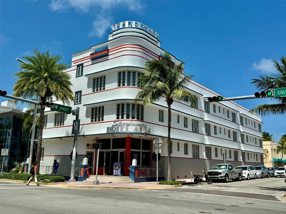 901 Collins Ave in Miami Beach, FL - Building Photo