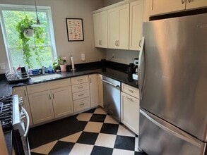 143 Beaconsfield Rd, Unit #1 in Brookline, MA - Building Photo - Building Photo