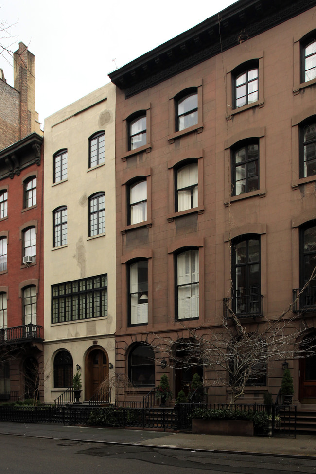 27 W Ninth St in New York, NY - Foto de edificio - Building Photo