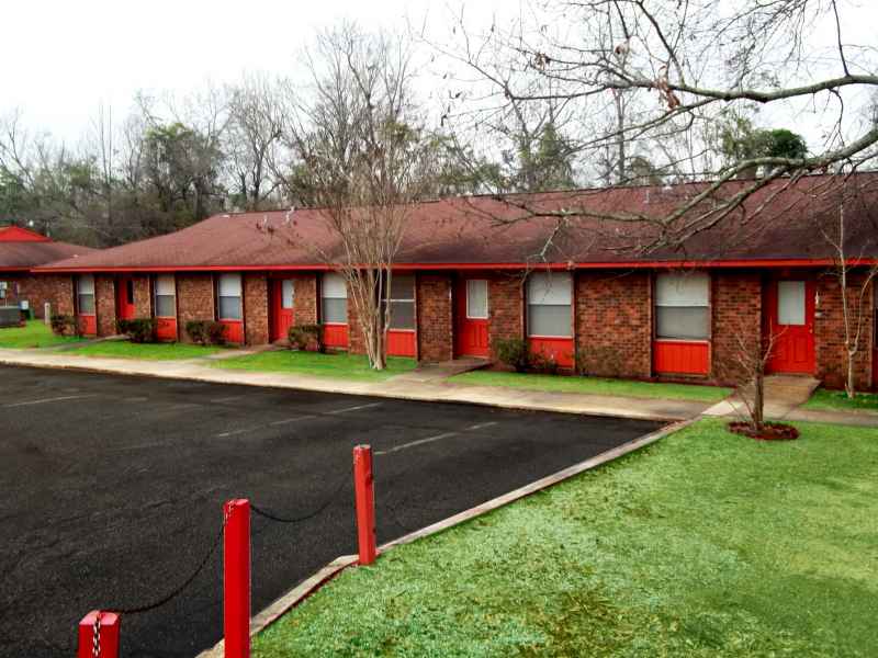 Rocky Ridge Apartments in Atmore, AL - Building Photo