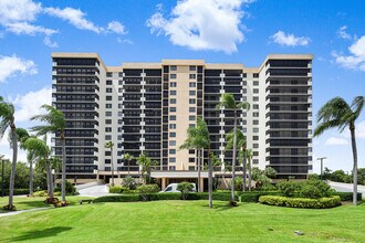 3420 S Ocean Blvd in Highland Beach, FL - Foto de edificio - Building Photo