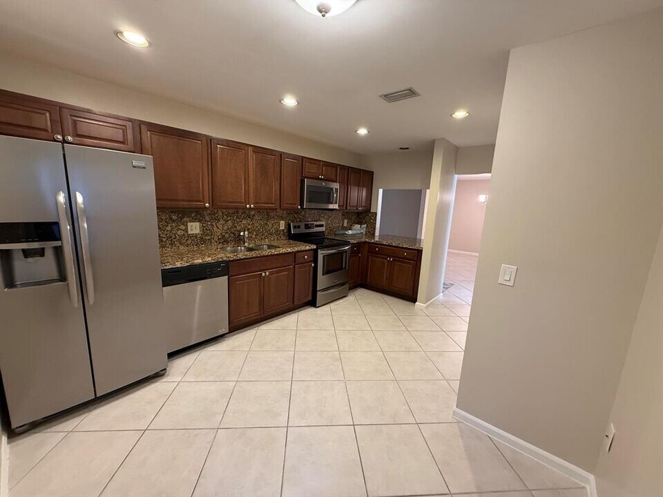 9280 Sable Ridge Cir, Unit A in Boca Raton, FL - Foto de edificio