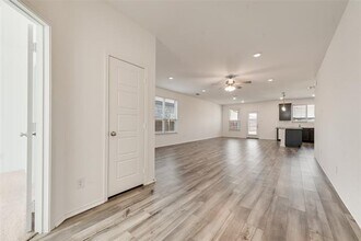 3251 Apple Crk Ave in Crandall, TX - Foto de edificio - Building Photo