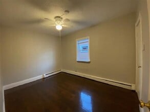 34 Speridakis Ter, Unit 3 in Cambridge, MA - Foto de edificio - Building Photo