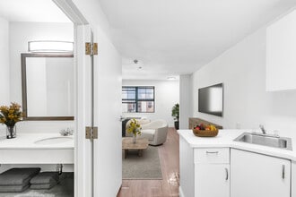 22711 Oakcrest Cir in Yorba Linda, CA - Foto de edificio - Building Photo