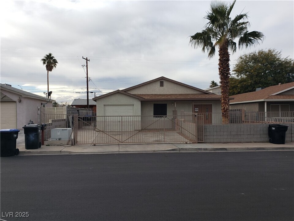 1929 Evelyn Ave in Henderson, NV - Building Photo