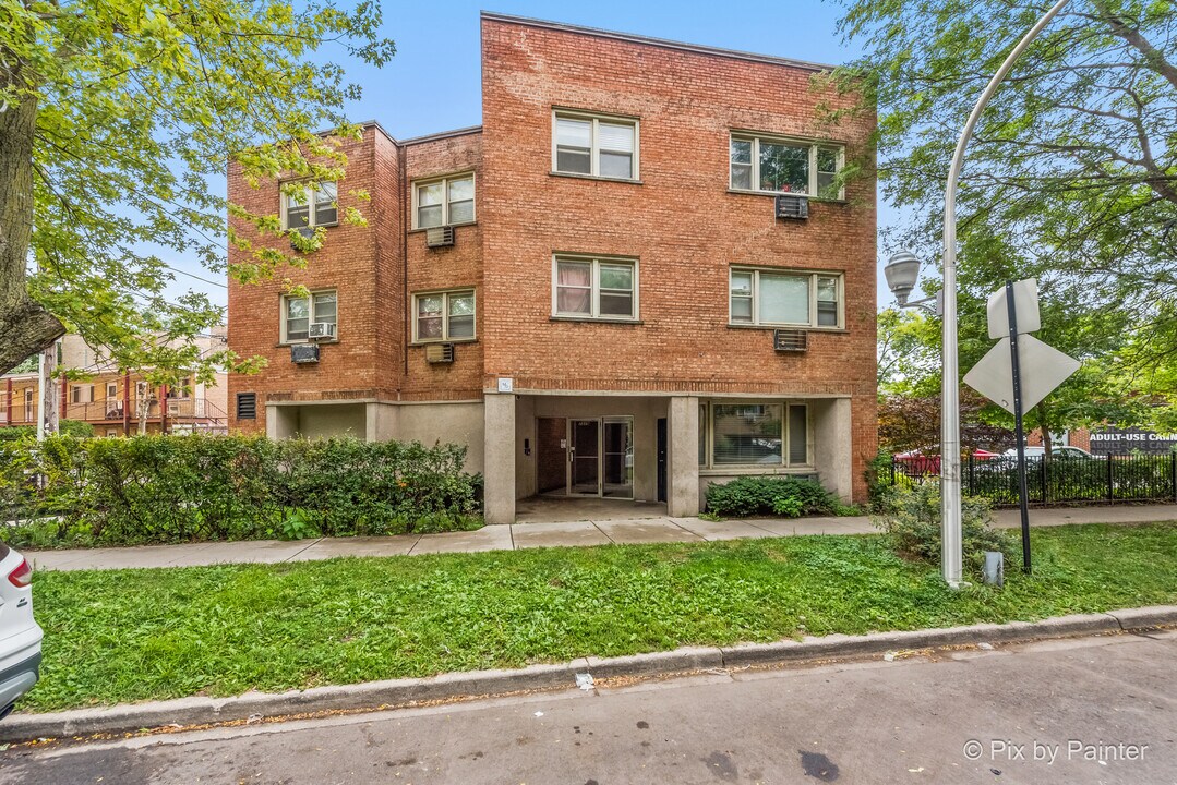 7319 N Rogers Ave in Chicago, IL - Building Photo