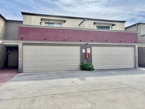17181 Elm Lane, Unit 5 in Huntington Beach, CA - Foto de edificio - Building Photo