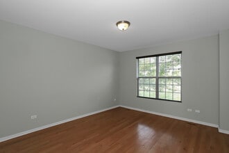 910 Neudearborn Ln in Naperville, IL - Building Photo - Building Photo