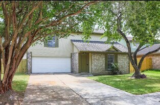19918 Bambiwoods Dr in Humble, TX - Building Photo