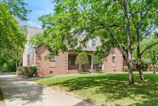 1158 Sewanee Rd in Nashville, TN - Building Photo - Building Photo