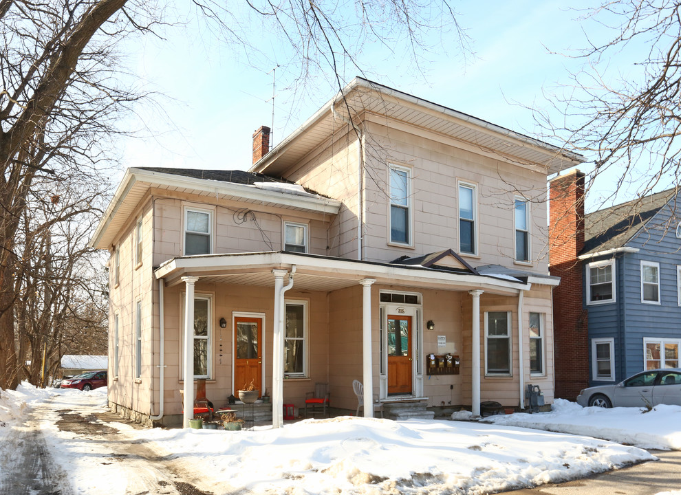 215 N State St in Ann Arbor, MI - Foto de edificio