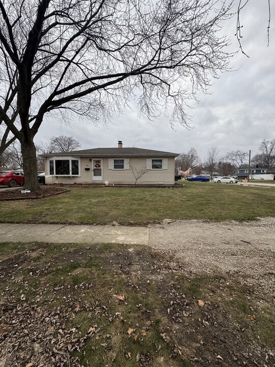 526 N Greenview Ave in Mundelein, IL - Building Photo