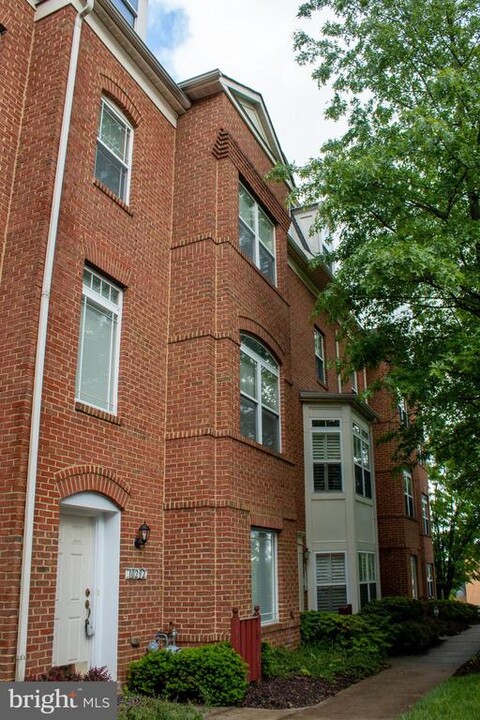 10292 Chestnut Park Ln in Columbia, MD - Foto de edificio