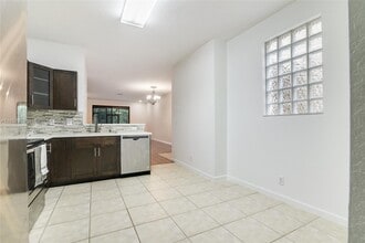 3844 Tree Top Dr in Weston, FL - Building Photo - Building Photo