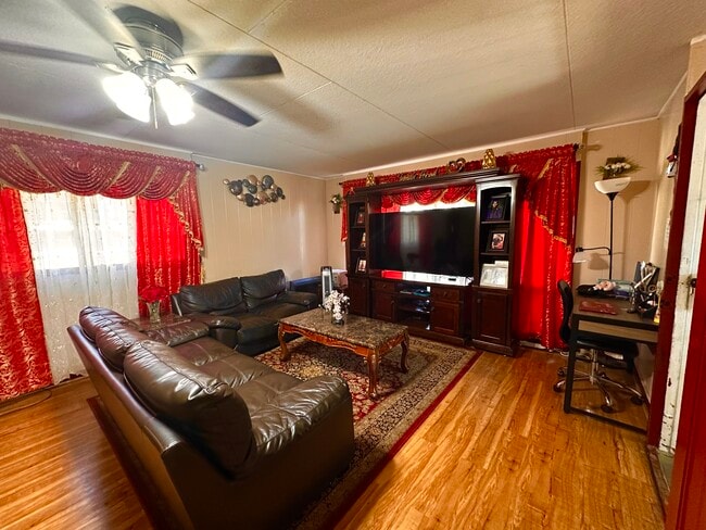 2668 Kalihi St in Honolulu, HI - Foto de edificio - Building Photo