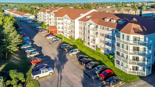 Château Mapleton Apartments in Moncton, NB - Building Photo - Building Photo